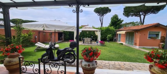 Villa de 3 dormitorios en Carrara, Italy No. 166495 29