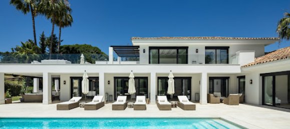 5 bedrooms Villa in Marbella, Spain No. 136719 2