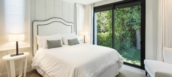 5 bedrooms Villa in Marbella, Spain No. 136719 14