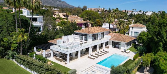 5 bedrooms Villa in Marbella, Spain No. 136719 3