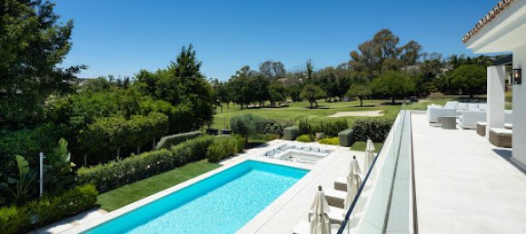 5 bedrooms Villa in Marbella, Spain No. 136719 4