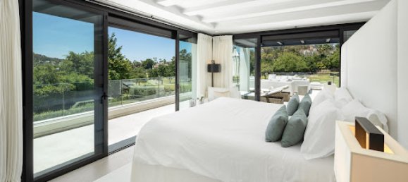 5 bedrooms Villa in Marbella, Spain No. 136719 16