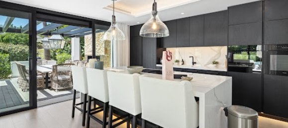 5 bedrooms Villa in Marbella, Spain No. 136719 20