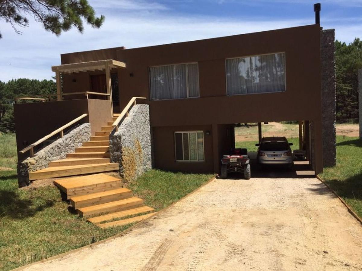 Casa de 4 dormitorios en Mar del Plata, Argentina No. 91421