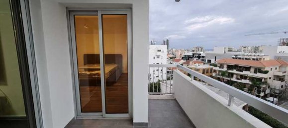 3 bedrooms Apartment in Limassol, Cyprus No. 8048 5
