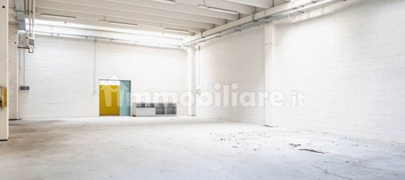 5 rooms Commercial property in Isola Rizza, Italy No. 157369 14