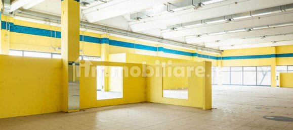 5 rooms Commercial property in Isola Rizza, Italy No. 157369 7