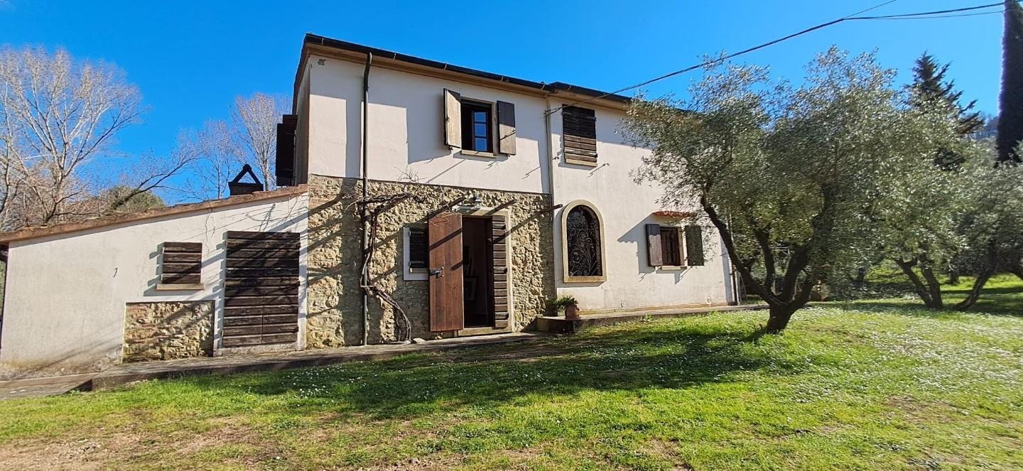 4 bedrooms House in Montescudaio, Italy No. 52319