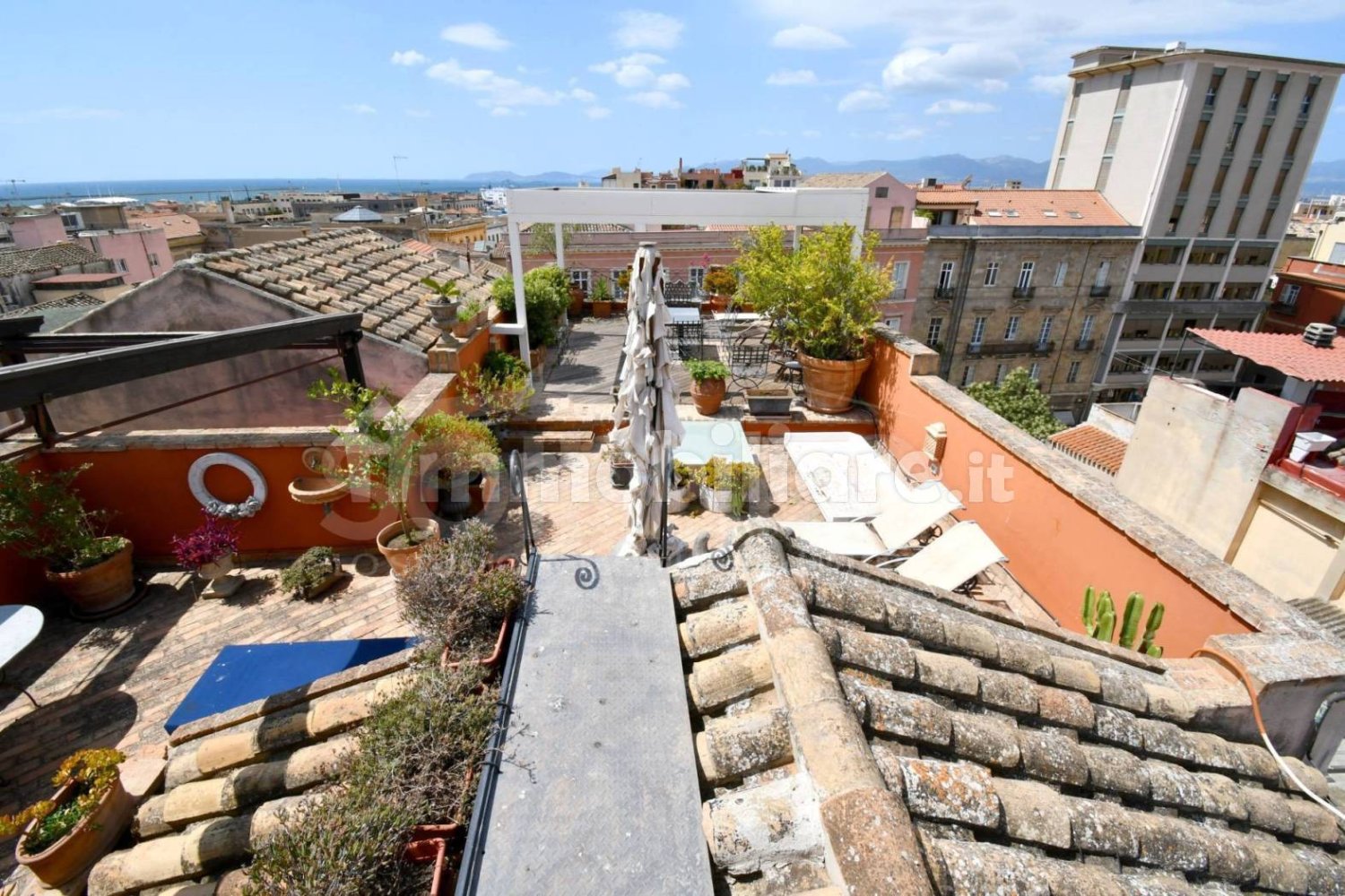 Пентхаус с 4 спальнями в Кальяри, Италия № 317360