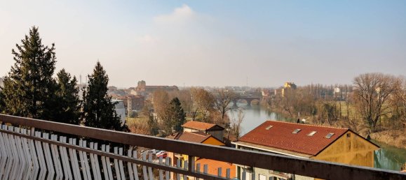 8غرفة شقة في Moncalieri, Italy رقم 97940 2