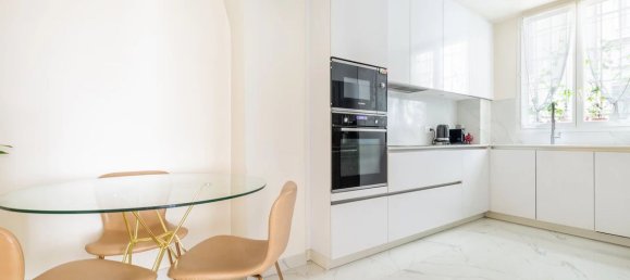 3 bedrooms Apartment in Paris, France No. 174682 2