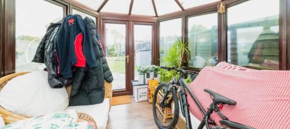 3 bedrooms House in Crawley, United Kingdom No. 6261 10