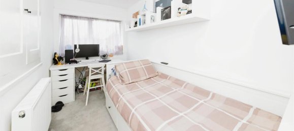 3 bedrooms House in Crawley, United Kingdom No. 6261 13