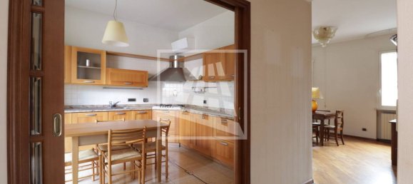 9 bedrooms House in Reggio Emilia, Italy No. 327186 3