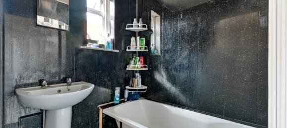 3 bedrooms Commercial property in London, United Kingdom No. 9634 8