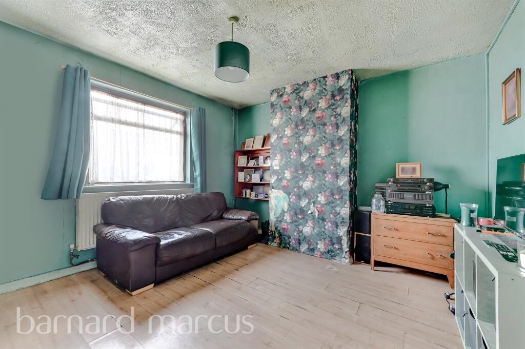 3 bedrooms Commercial property in London, United Kingdom No. 9634