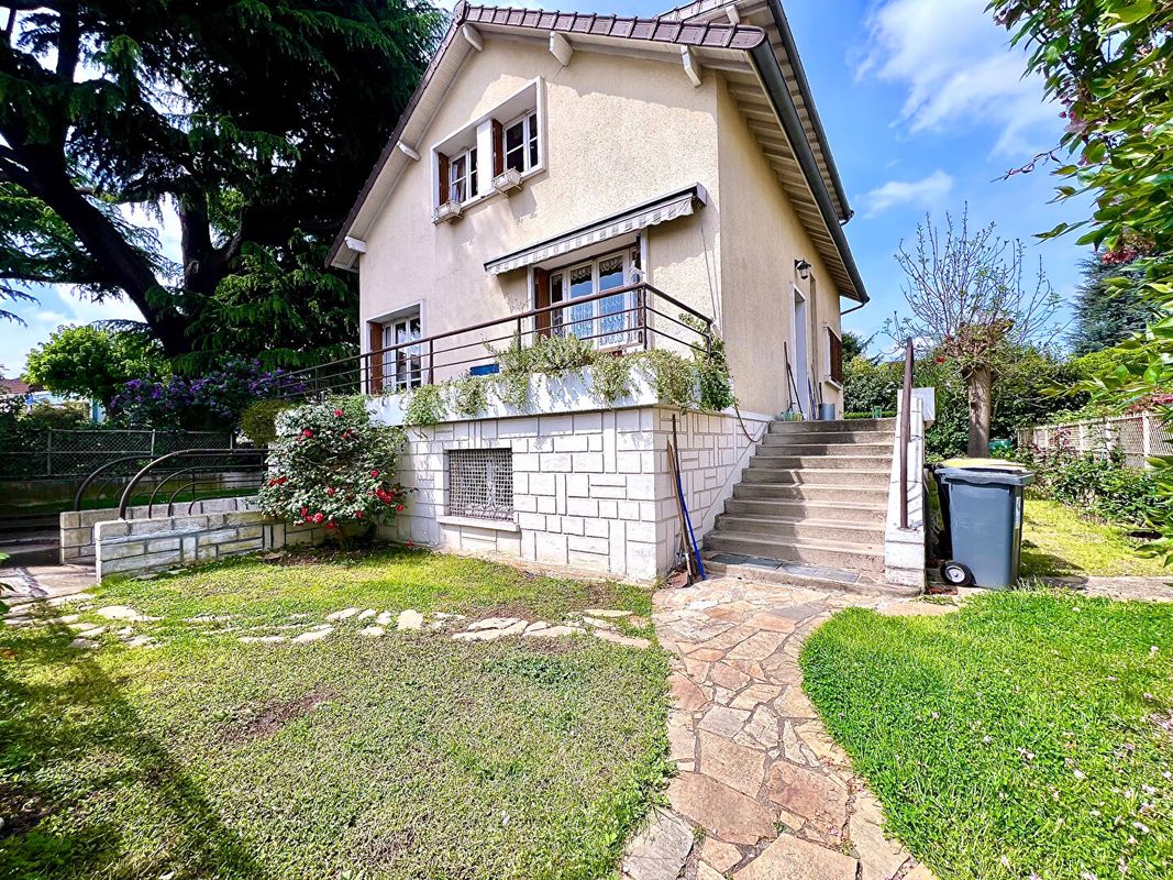 Casa de 4 dormitorios en Sevres, France No. 318576