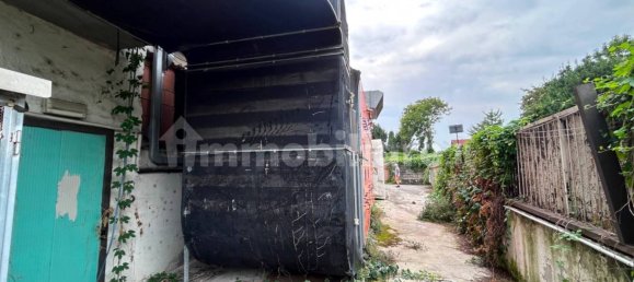 689m² Warehouse in Iseo, Italy No. 379393 5