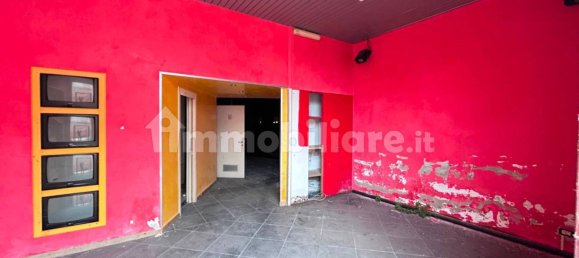 689m² Warehouse in Iseo, Italy No. 379393 3