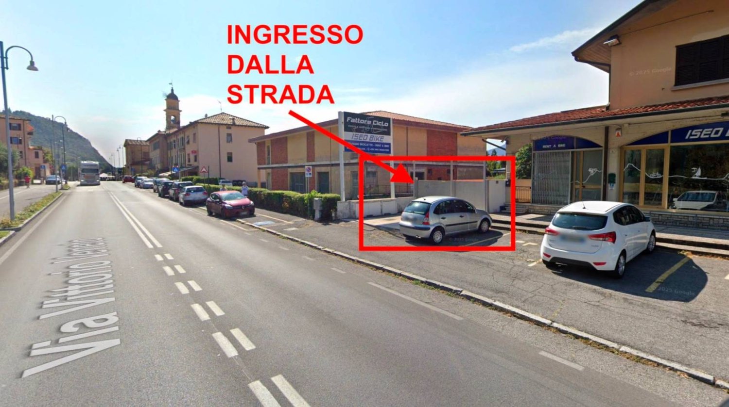 689m² Warehouse in Iseo, Italy No. 379393