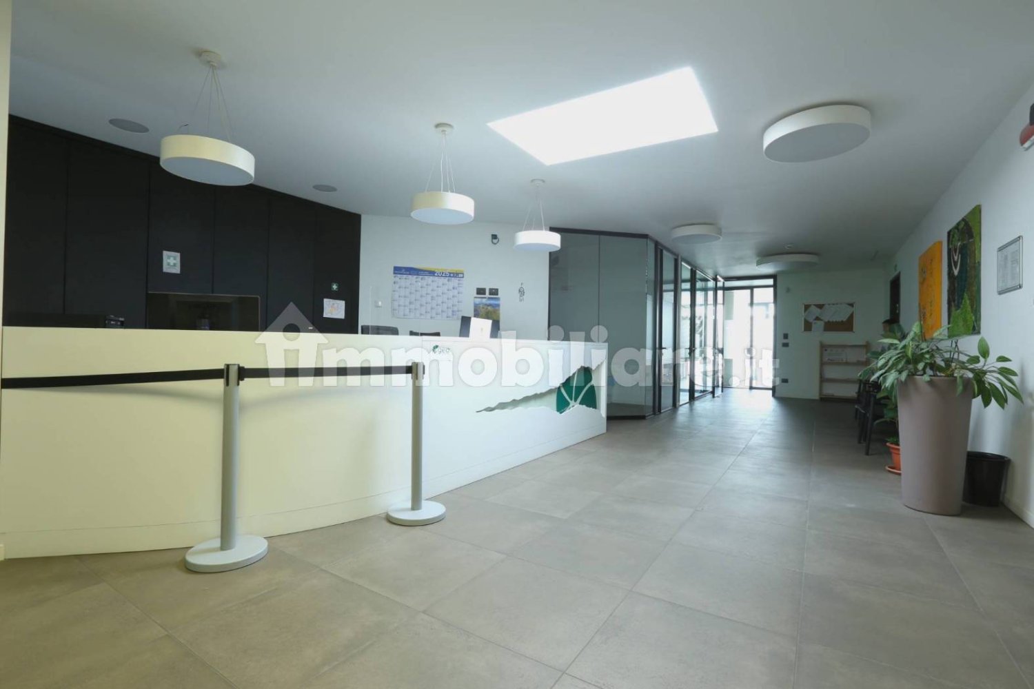  مكتب في Trento, Italy 2700متر مربع رقم 272645