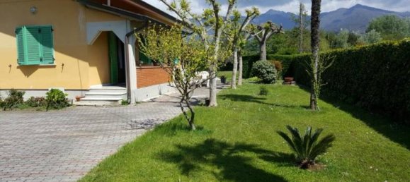 5 bedrooms House in Massa, Italy No. 255076 2