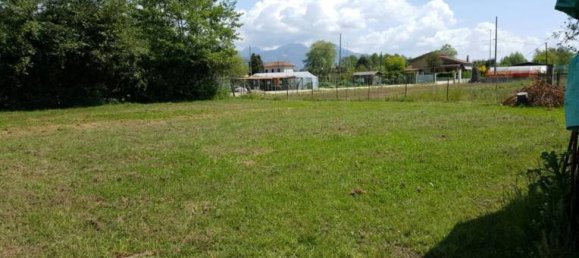 5 bedrooms House in Massa, Italy No. 255076 4