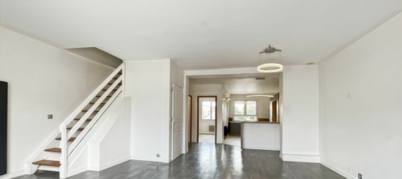 Dúplex de 2 dormitorios en Sainte-Genevieve-des-Bois, France No. 296974 3