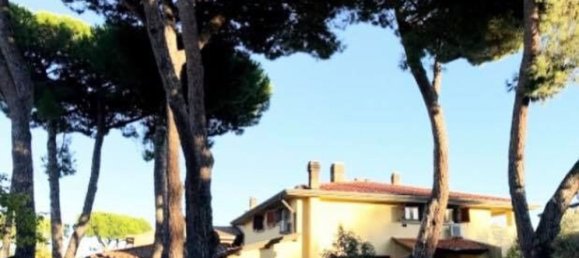 13 rooms Villa in Carrara, Italy No. 48149 3
