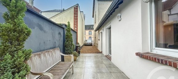 3 bedrooms Villa in Chartres, France No. 51999 6