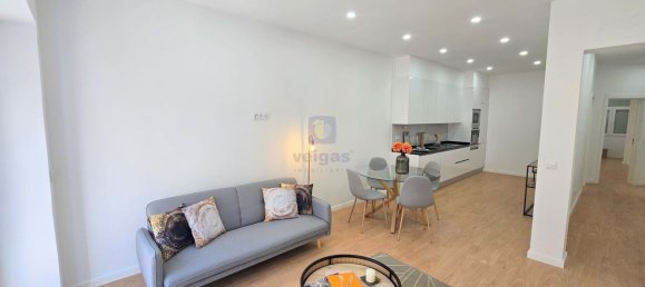3 bedrooms Apartment in Lisbon, Portugal No. 157852 2