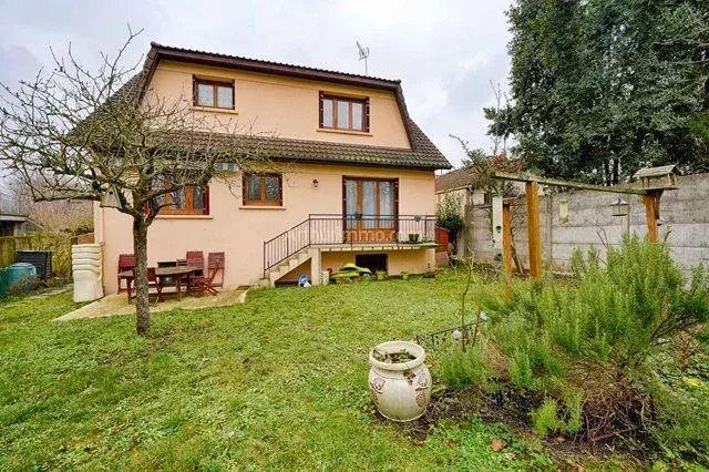 4 bedrooms Villa in Champigny-sur-Marne, France No. 129911