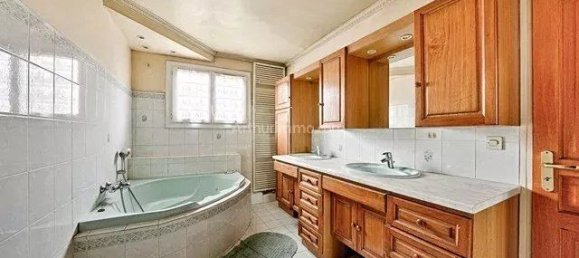 4 bedrooms Villa in Champigny-sur-Marne, France No. 129911 11