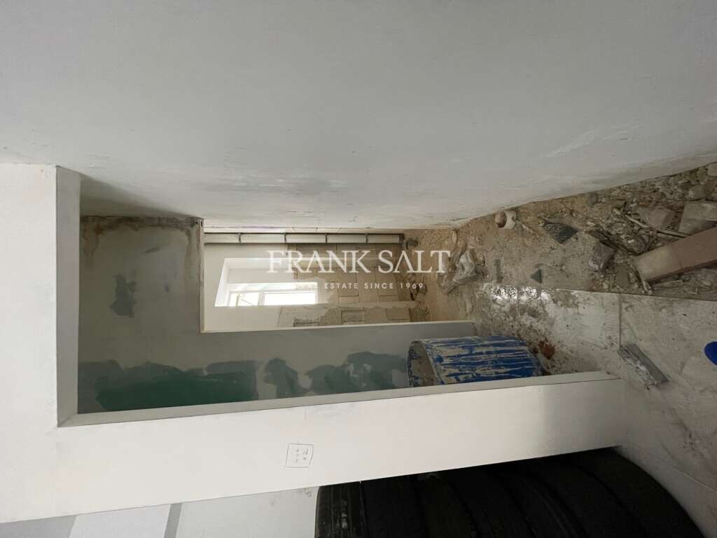  Shop in Msida, Malta No. 13219