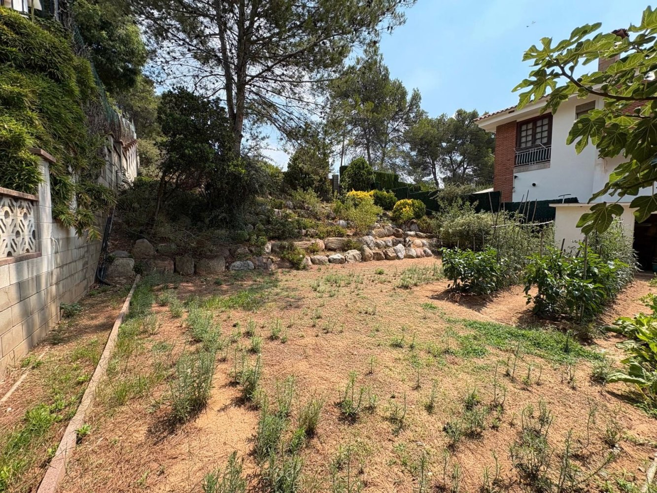 441m² Land in Barcelona, Spain No. 182374