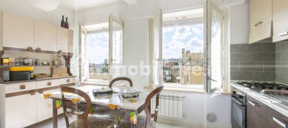 2 bedrooms Apartment in Rome, Italy No. 358712 5