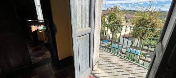 8 rooms House in Castana, Italy No. 28279 2