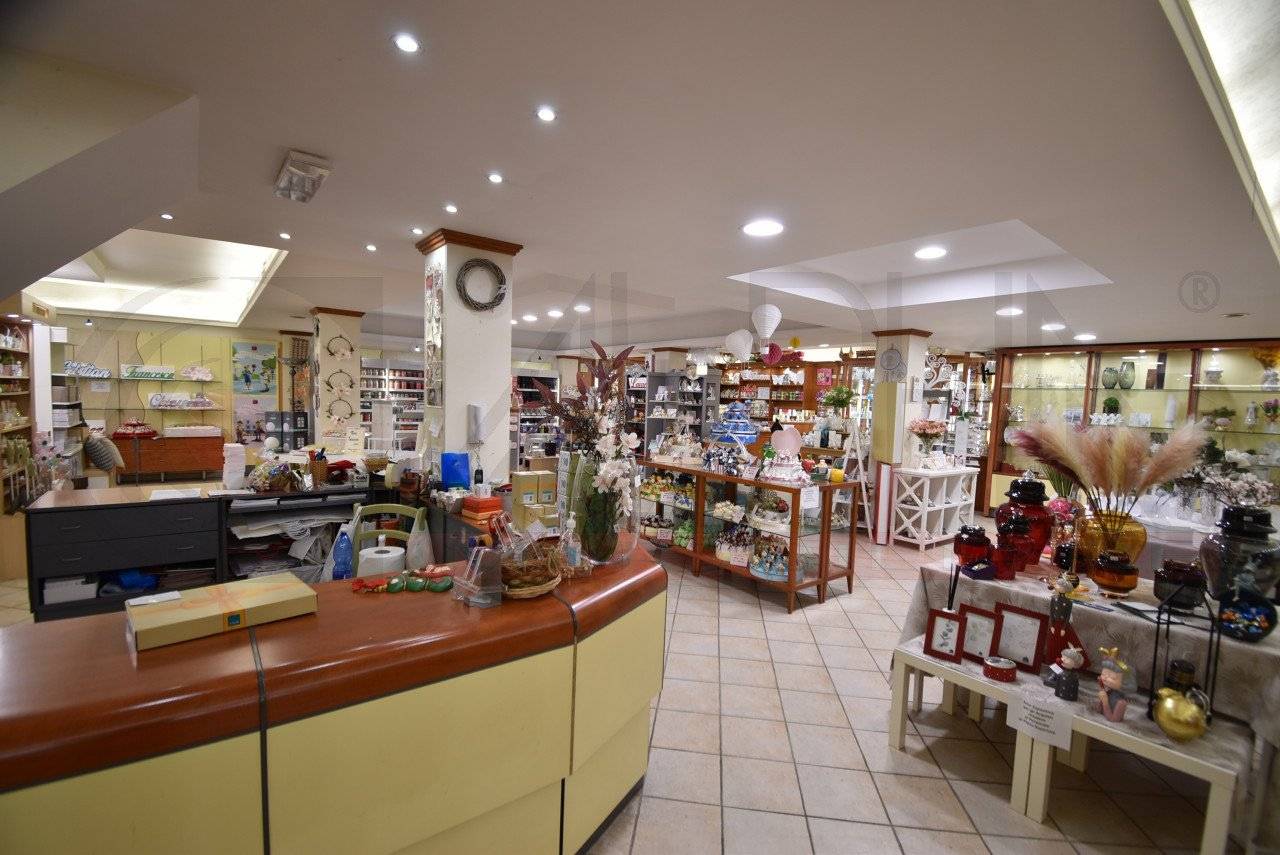 4غرفة عقار تجاري في Rome, Italy رقم 85110