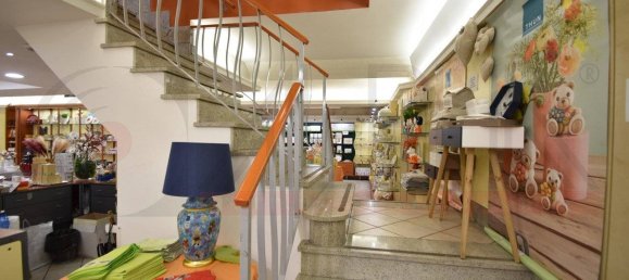 4غرفة عقار تجاري في Rome, Italy رقم 85110 11