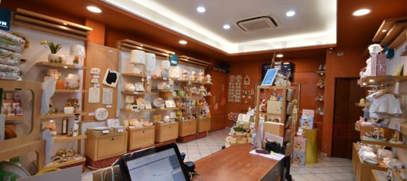 4غرفة عقار تجاري في Rome, Italy رقم 85110 17