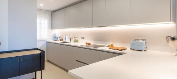 3 bedrooms Penthouse in Estepona, Spain No. 147452 7