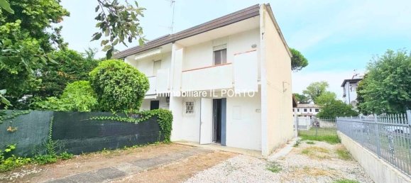 2 bedrooms House in Comacchio, Italy No. 295762 2