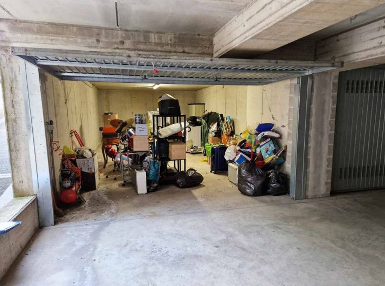 Garage in Pozzo d'Adda, Italy 35m², Nr. 364816