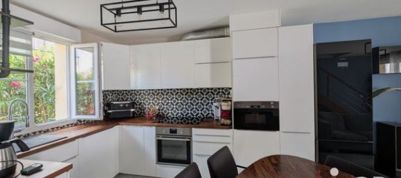 2 bedrooms House in Le Plessis-Bouchard, France No. 359173 4