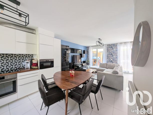 2 bedrooms House in Le Plessis-Bouchard, France No. 359173