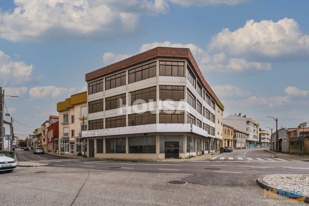 740m² Building in Leiria, Portugal No. 191717