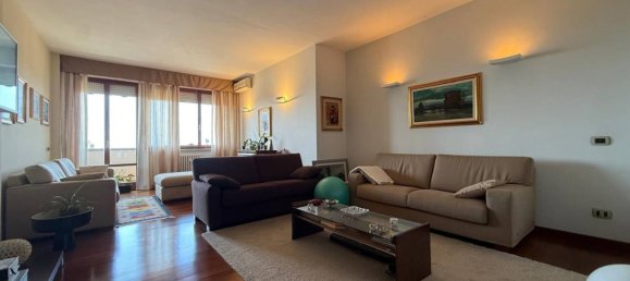 3 bedrooms Apartment in Livorno, Italy No. 273047 2