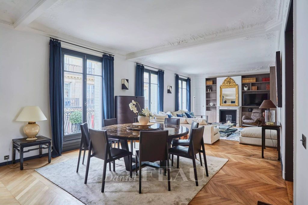 4 bedrooms Apartment in Paris, France No. 148869