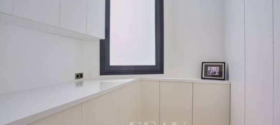 4 bedrooms Apartment in Paris, France No. 148869 19