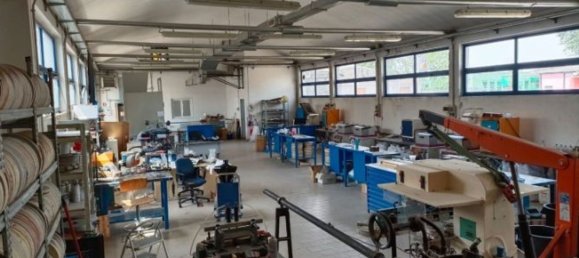 700m² Warehouse in Cinisello Balsamo, Italy No. 149538 6